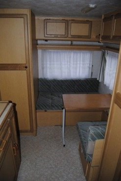                         HYLANDER 400 Zadbana! 4os. z WC! Przedsionek! DMC 1000kg! 95 ROK! - zdjęcie 5
                        