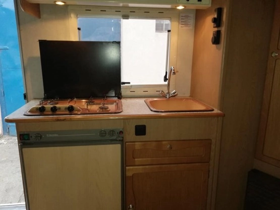                         Ford Transit Camper 1996 rok - zdjęcie 2
                        