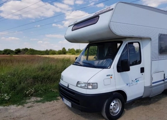                         Kamper Dethleffs A5820, 1998 rok - zdjęcie 10
                        