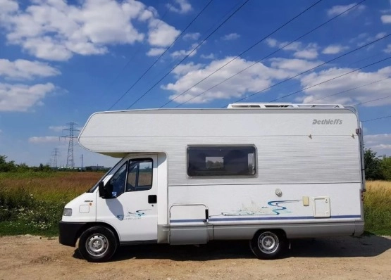                         Kamper Dethleffs A5820, 1998 rok - zdjęcie 12
                        