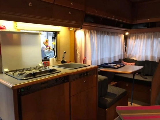                         Kamper FIAT Dethleffs 2,5 tdi, 1994 rok, 186 tys. km - zdjęcie 5
                        