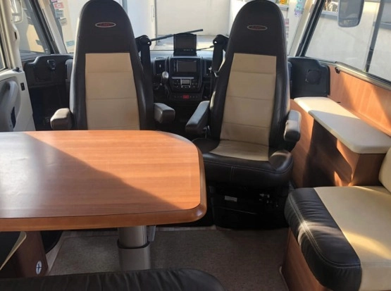                         Kamper LMC Explorer Comfort Line I730G - zdjęcie 2
                        