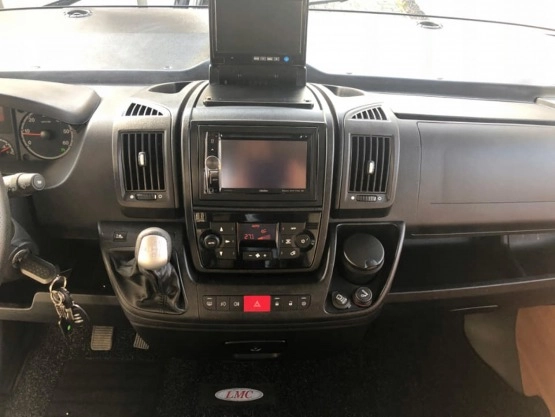                         Kamper LMC Explorer Comfort Line I730G - zdjęcie 9
                        