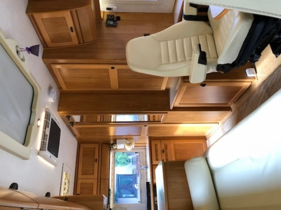                         KAMPER HYMER B 584 IDEALNY 23% VAT - zdjęcie 5
                        