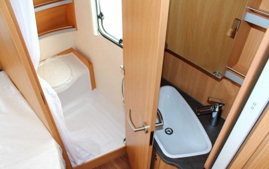                         Przyczepa kempingowa KNAUS 580 FSK SUDWIND Silver Selection - zdjęcie 10
                        