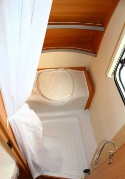                         Przyczepa kempingowa KNAUS 580 FSK SUDWIND Silver Selection - zdjęcie 2
                        