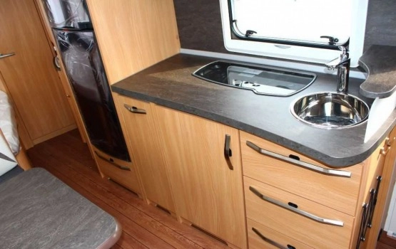                         Przyczepa kempingowa KNAUS 580 FSK SUDWIND Silver Selection - zdjęcie 4
                        