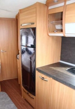                         Przyczepa kempingowa KNAUS 580 FSK SUDWIND Silver Selection - zdjęcie 6
                        