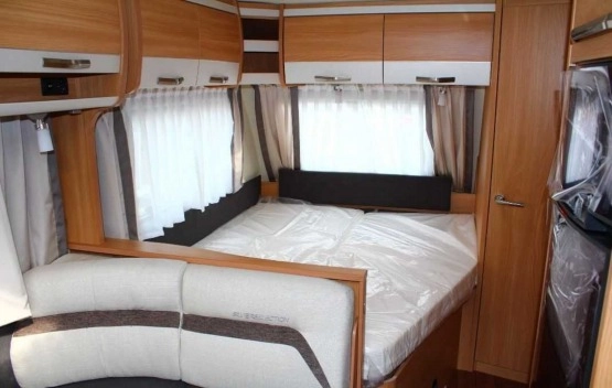                         Przyczepa kempingowa KNAUS 580 FSK SUDWIND Silver Selection - zdjęcie 9
                        