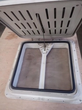                         Okno dachowe 40x40 - zdjęcie 2
                        