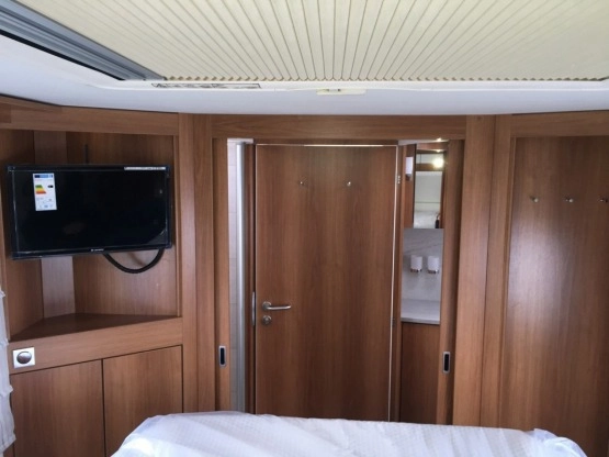                         Globetrotter XLI Premium I7850 DBM - zdjęcie 24
                        