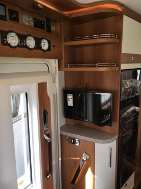                         Globetrotter XLI Premium I7850 DBM - zdjęcie 25
                        