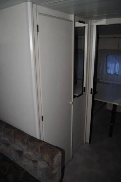                         BURSTNER Idealna na działkę, 4-osobowa z WC, ogrzewanie, jasne wnętrze, NAMIOT - zdjęcie 10
                        