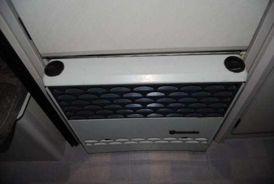                         BURSTNER Idealna na działkę, 4-osobowa z WC, ogrzewanie, jasne wnętrze, NAMIOT - zdjęcie 9
                        