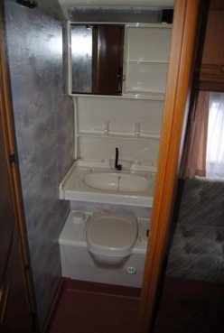                         HOBBY 420 DE LUXE 4-osobowa z WC. Idealna na działkę. Ogrzewanie. TANIO! - zdjęcie 3
                        