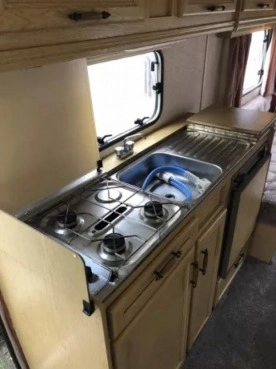                         Przyczepa Kempingowa Abbey Piper 4/5 osobowa z namiotem, waga 765 kg - zdjęcie 3
                        