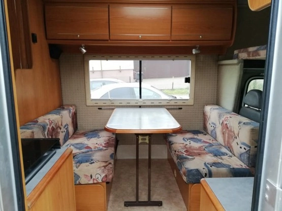                         Kamper Ford Transit z 1998 roku, uszkodzony - zdjęcie 12
                        