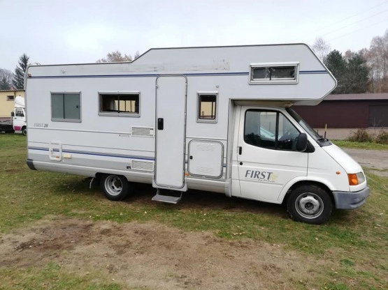                         Kamper Ford Transit z 1998 roku, uszkodzony - zdjęcie 1
                        