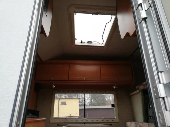                         Kamper Ford Transit z 1998 roku, uszkodzony - zdjęcie 3
                        