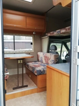                         Kamper Ford Transit z 1998 roku, uszkodzony - zdjęcie 4
                        