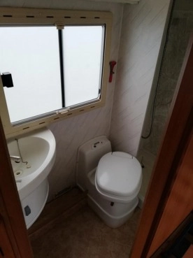                         Kamper Ford Transit z 1998 roku, uszkodzony - zdjęcie 6
                        