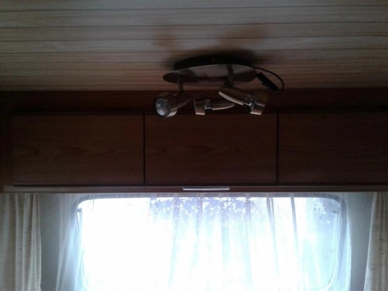                         Przyczepa kempingowa Burstner 3853 - zdjęcie 15
                        