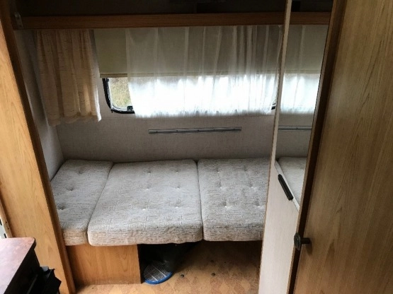                         Przyczepa kempingowa Burstner 3853 - zdjęcie 7
                        