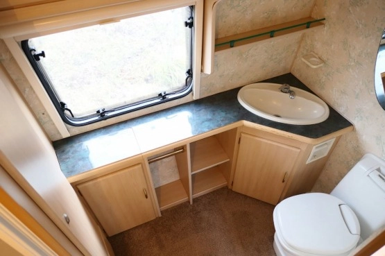                         Przyczepa Elddis Typhoon EX2000 - zdjęcie 19
                        