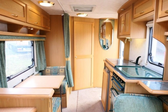                         Przyczepa Elddis Typhoon EX2000 - zdjęcie 2
                        