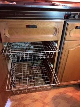                         Przyczepa campingowa Burstner LUX 455 TN, przedsionek, łazienka, woda, truma, podłoga do przedsionka - zdjęcie 10
                        