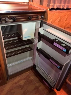                         Przyczepa campingowa Burstner LUX 455 TN, przedsionek, łazienka, woda, truma, podłoga do przedsionka - zdjęcie 11
                        