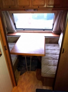                         Przyczepa campingowa Burstner LUX 455 TN, przedsionek, łazienka, woda, truma, podłoga do przedsionka - zdjęcie 13
                        