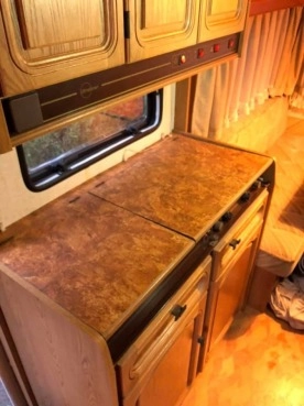                         Przyczepa campingowa Burstner LUX 455 TN, przedsionek, łazienka, woda, truma, podłoga do przedsionka - zdjęcie 14
                        