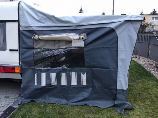                         Przyczepa campingowa Burstner LUX 455 TN, przedsionek, łazienka, woda, truma, podłoga do przedsionka - zdjęcie 18
                        