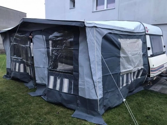                         Przyczepa campingowa Burstner LUX 455 TN, przedsionek, łazienka, woda, truma, podłoga do przedsionka - zdjęcie 20
                        