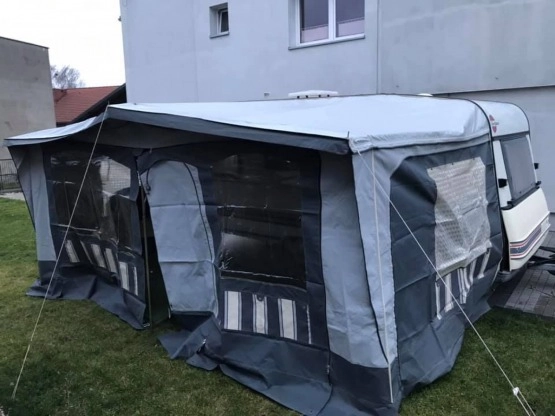                         Przyczepa campingowa Burstner LUX 455 TN, przedsionek, łazienka, woda, truma, podłoga do przedsionka - zdjęcie 21
                        