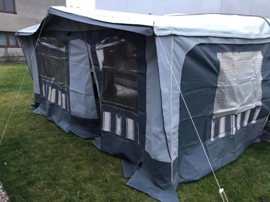                         Przyczepa campingowa Burstner LUX 455 TN, przedsionek, łazienka, woda, truma, podłoga do przedsionka - zdjęcie 22
                        