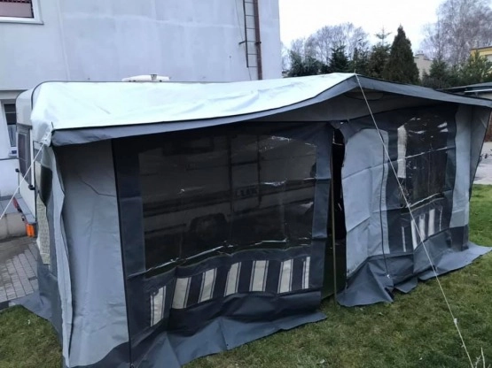                         Przyczepa campingowa Burstner LUX 455 TN, przedsionek, łazienka, woda, truma, podłoga do przedsionka - zdjęcie 24
                        