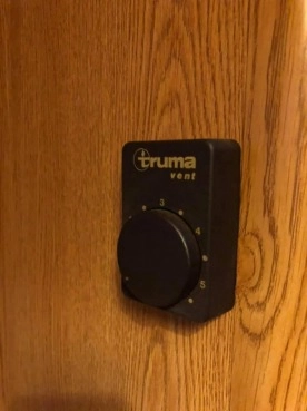                         Przyczepa campingowa Burstner LUX 455 TN, przedsionek, łazienka, woda, truma, podłoga do przedsionka - zdjęcie 6
                        