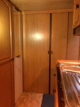                         Przyczepa campingowa Burstner LUX 455 TN, przedsionek, łazienka, woda, truma, podłoga do przedsionka - zdjęcie 7
                        