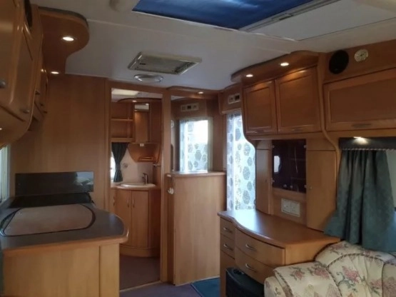                         Przyczepa kempingowa 2-3 osobowa - zdjęcie 6
                        