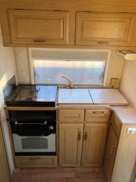                         Przyczepa kempingowa COMPASS CALIBRA - zdjęcie 9
                        