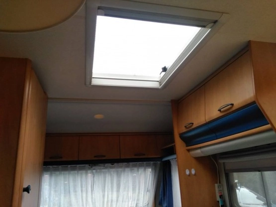                         Hobby 400 De Luxe, 1998 rok - zdjęcie 2
                        