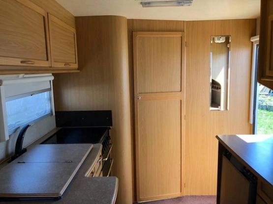                         Przyczepa kempingowa ELDDIS HURRICANE XL + MOTO MOVER - zdjęcie 4
                        