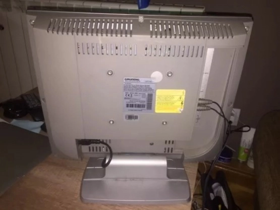                         Telewizor Grundig Davio 15 LCD 38-5700 BS - zdjęcie 3
                        