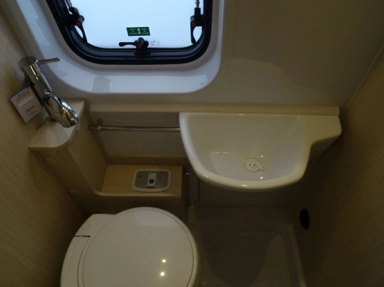                         KAMPER CHAUSSON TWIST V594 MAX DUCATO 2.0JTD NOWY! - zdjęcie 8
                        