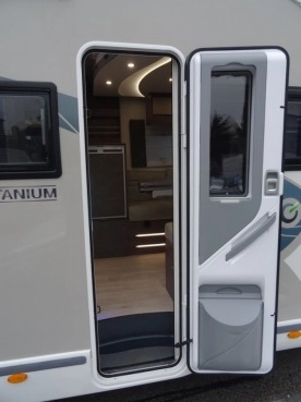                         KAMPER CHAUSSON 767GA TITANIUM TRANSIT 170 KM AUTOMAT NOWY! MODEL 2019 - zdjęcie 10
                        