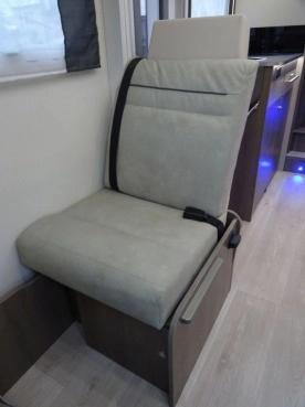                         KAMPER CHAUSSON 767GA TITANIUM TRANSIT 170 KM AUTOMAT NOWY! MODEL 2019 - zdjęcie 2
                        