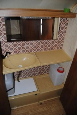                         ERIBA TROLL Zabytkowa! 4 os. z częścią łazienkową! Zarejestrowana! BDB - zdjęcie 2
                        