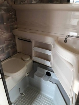                         Przyczepa kempingowa HOBBY CLASSIC BARDZO ZADBANA - zdjęcie 10
                        